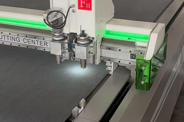 得馬F11高速裁切機側面展示