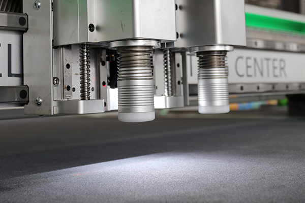 得馬F11高速裁切機(jī)